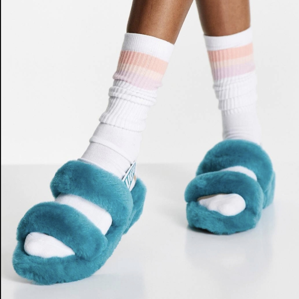 ๐ NWT Ugg sandals - Picture 2 of 7
